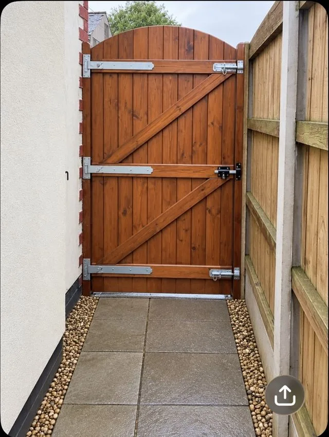 Arched side entrance gate